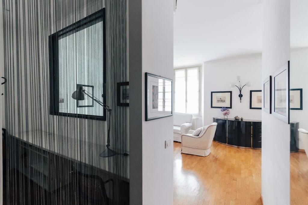 La Casa Di Isa Lägenhet Lecco Rum bild