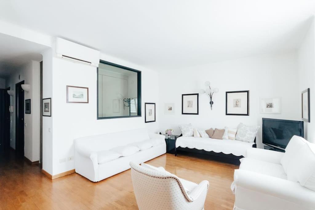 La Casa Di Isa Lägenhet Lecco Exteriör bild